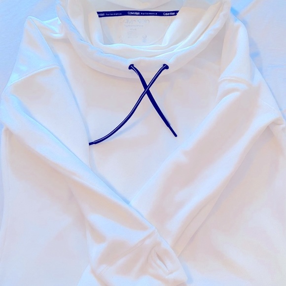 🤍CALVIN KLIEN 🤍performance white hoodie with a scoop draw string neck. - Picture 7 of 12